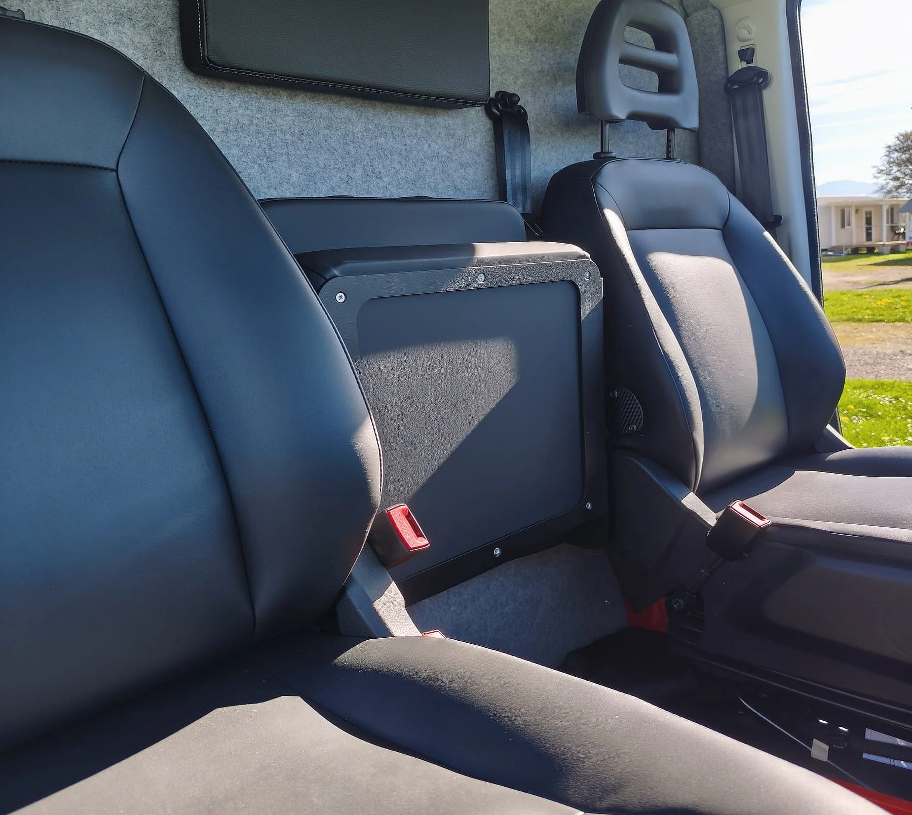 Ett tredje nedfällbart säte