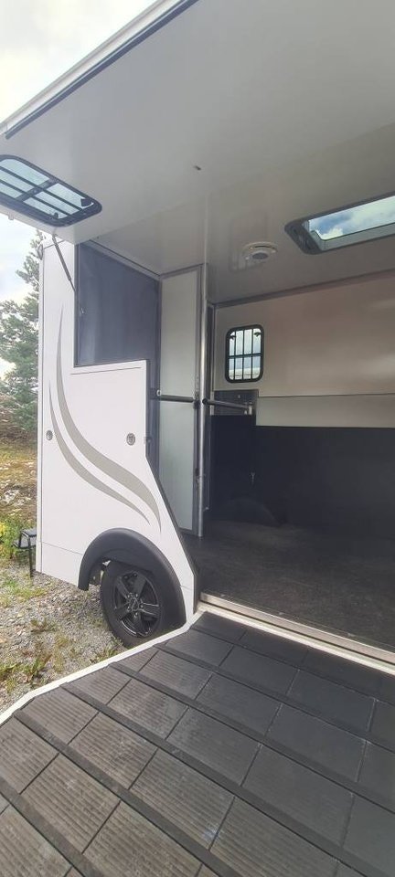 Clear Round Ultralätt Stuteri (DDR55A)