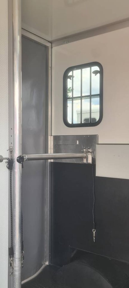 Clear Round Ultralätt Stuteri (DDR55A)